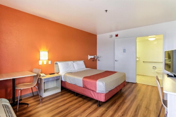 Motel 6-Salinas, CA - North Monterey Area image 10